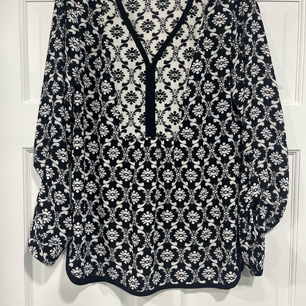 The Limited Black and White Graphic Long Sleeve Polo Blouse